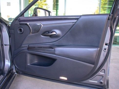 Used 2019 Lexus ES 350 Ultra Luxury w/ Accessory Package image 20