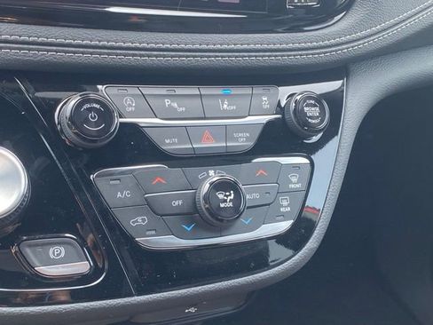 New 2026 Chrysler Pacifica Select image 23