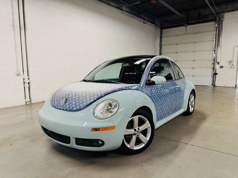 Used 2010 Volkswagen Beetle Final Edition image 1
