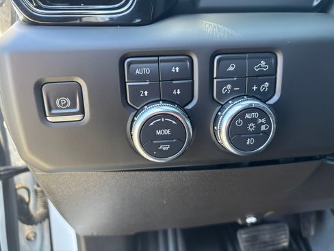 Used 2023 GMC Sierra 1500 AT4 image 11