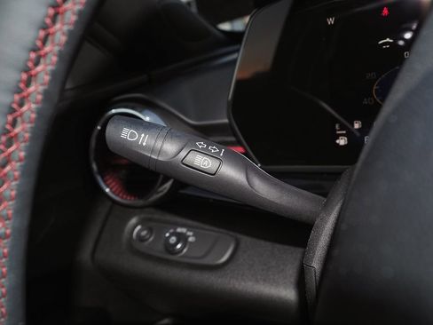 Certified 2024 Chevrolet Trax RS w/ Sunroof Package image 30