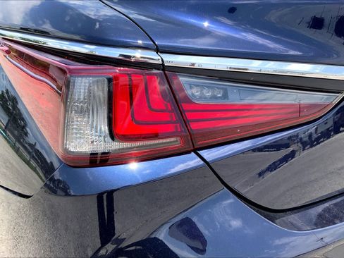 Used 2019 Lexus ES 350 w/ Accessory Package 2 FWD image 29