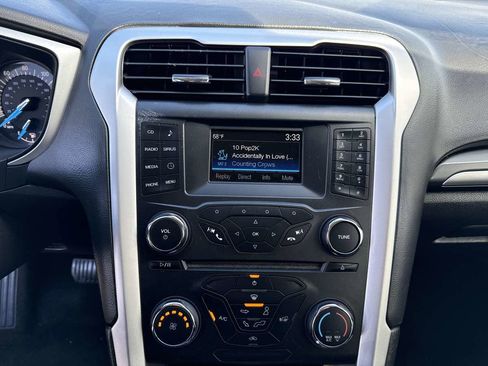 Used 2016 Ford Fusion SE FWD image 26