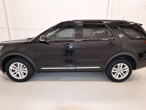 Certified 2019 Ford Explorer XLT w/ Equipment Group 201A AWD/4WD image 7