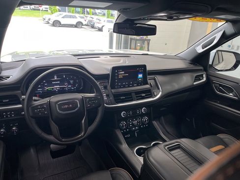 Used 2024 GMC Yukon AT4 w/ AT4 Premium Package AWD/4WD image 15