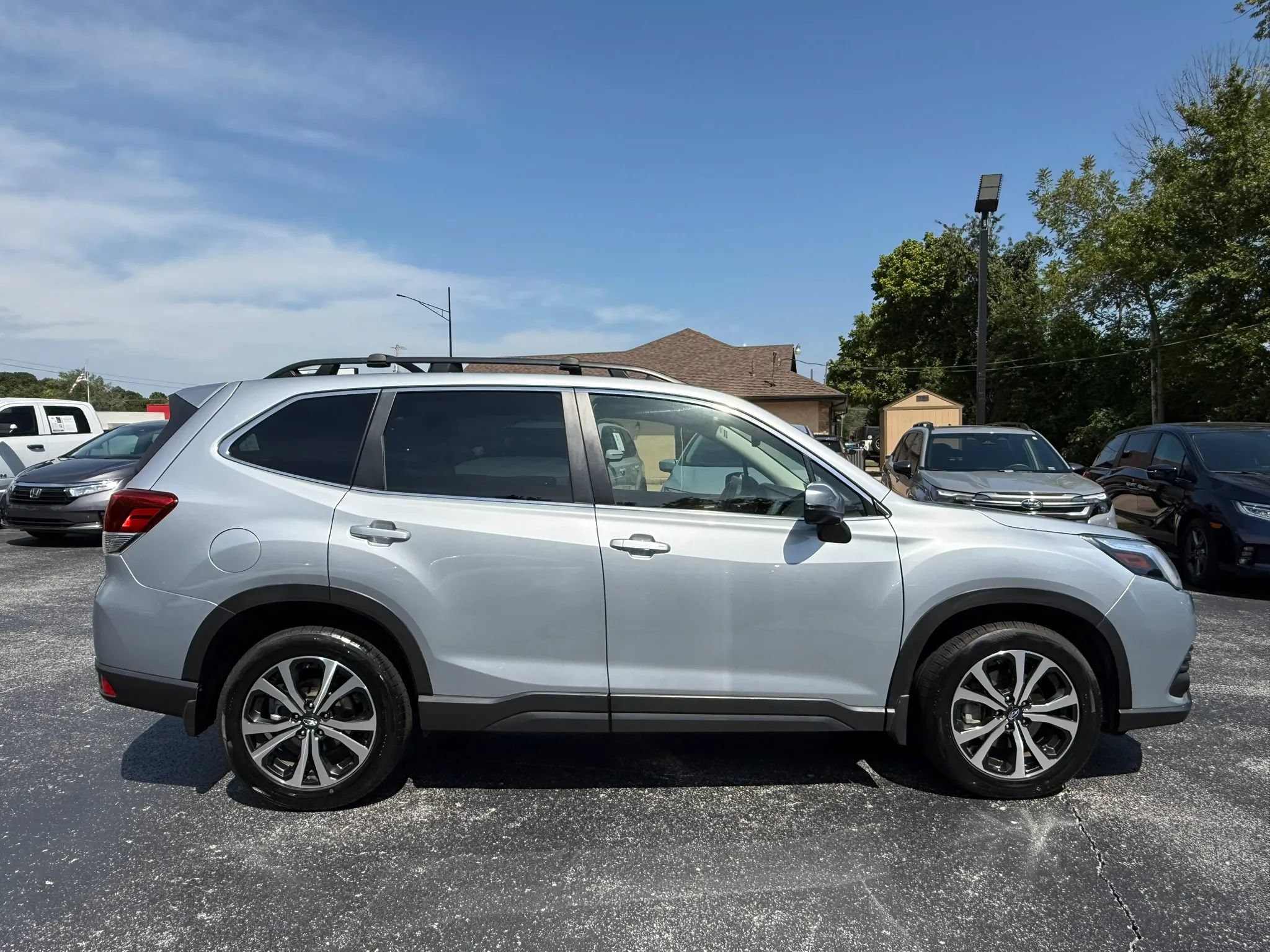 Used 2023 Subaru Forester Limited AWD/4WD image 7