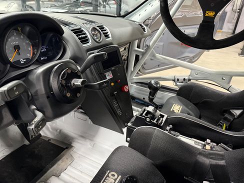 Used 2016 Porsche Cayman GT4 image 21