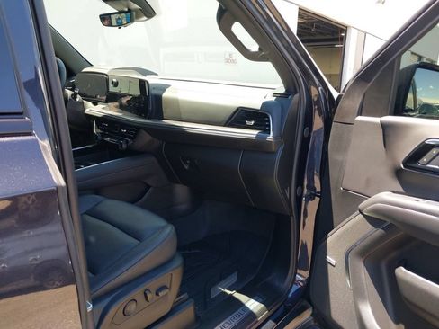 Used 2025 Chevrolet Tahoe Z71 w/ Z71 Off-Road Package AWD/4WD image 32