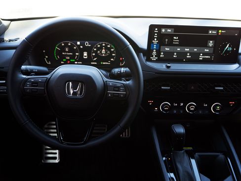 Used 2025 Honda Accord Sport image 19