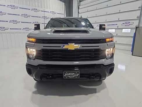 Used 2025 Chevrolet Silverado 2500 Custom w/ Custom Value Package image 12