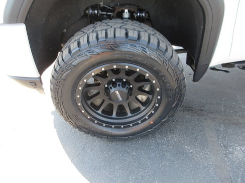Used 2021 GMC Sierra 2500 AT4 w/ AT4 Premium Plus Package AWD/4WD image 16