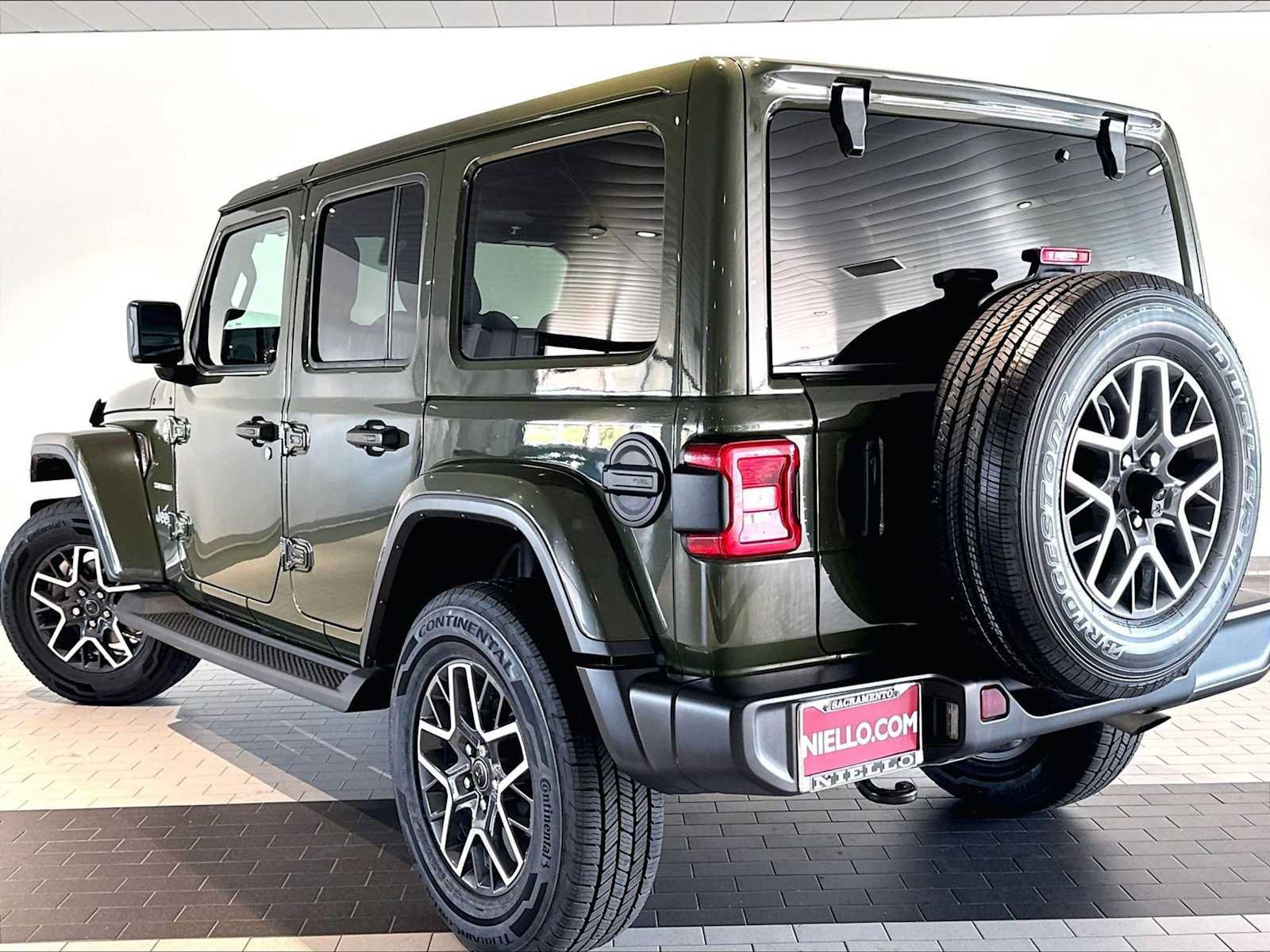 Used 2024 Jeep Wrangler Unlimited Sahara AWD/4WD image 3