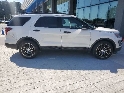 Used 2017 Ford Explorer Sport AWD/4WD image 4