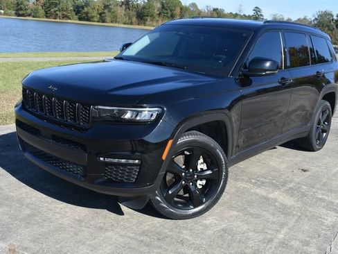 Used 2023 Jeep Grand Cherokee L Limited w/ Black Appearance Package image 2