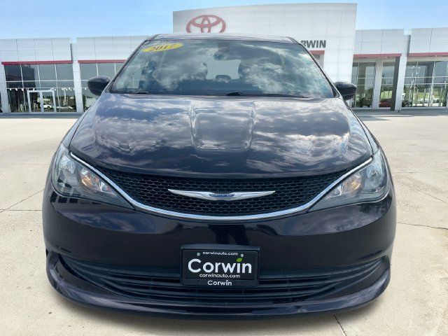 Used 2017 Chrysler Pacifica Touring w/ Tire & Wheel Group FWD image 8