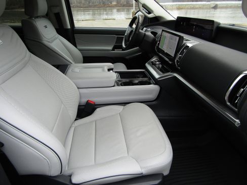 Used 2025 Ford Expedition Platinum w/ Platinum Ultimate Package image 19