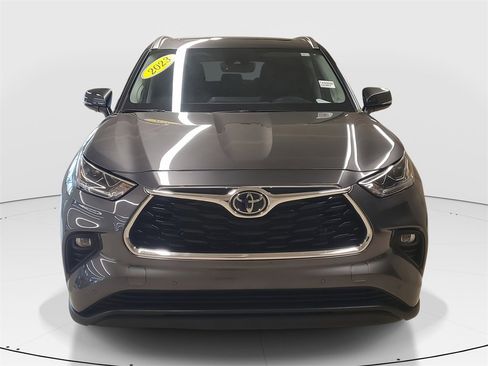 Used 2023 Toyota Highlander Limited image 2