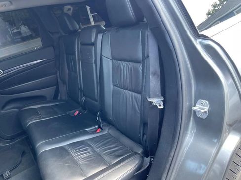 Used 2012 Jeep Grand Cherokee Laredo AWD/4WD image 24