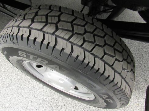 Used 2022 Ford F250 XL w/ Power Equipment Group image 20