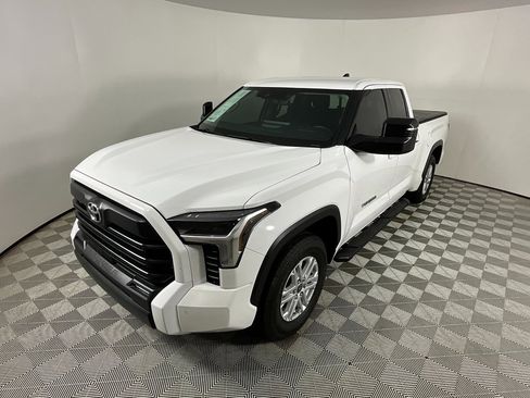 Used 2022 Toyota Tundra SR5 w/ SR5 Premium Package image 9