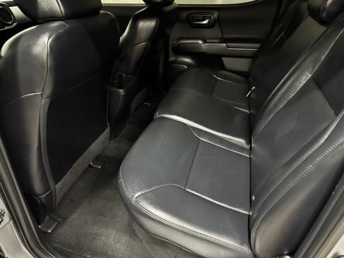 Used 2018 Toyota Tacoma TRD Off-Road image 11