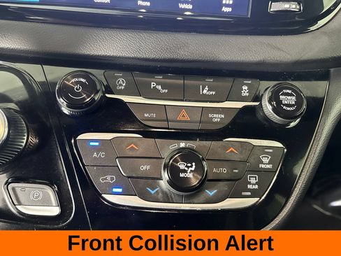 Used 2025 Chrysler Pacifica Select FWD image 19