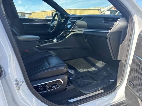 Used 2023 Jeep Grand Cherokee L Overland w/ Advanced Protech Group III image 8