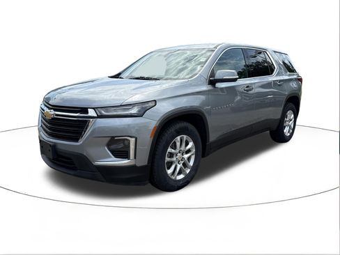 Used 2023 Chevrolet Traverse LS w/ Safety Package FWD image 7