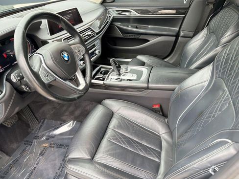 Used 2020 BMW 740i w/ Premium Package RWD image 5
