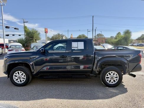 Used 2025 Toyota Tacoma SR image 4