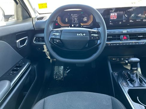 Used 2025 Kia K4 LXS image 9