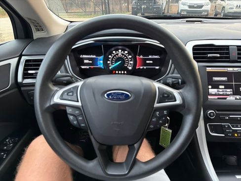 Used 2016 Ford Fusion SE image 24