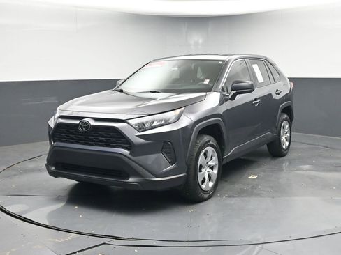 Used 2022 Toyota RAV4 LE image 7