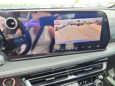 New 2025 Chevrolet Traverse LT w/ Sun and Wheel Package image 23