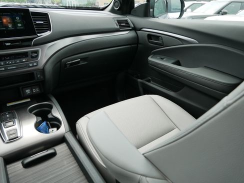 Used 2023 Honda Passport EX-L image 11