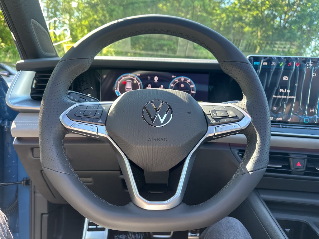 New 2026 Volkswagen Tiguan SE R-Line AWD/4WD image 12