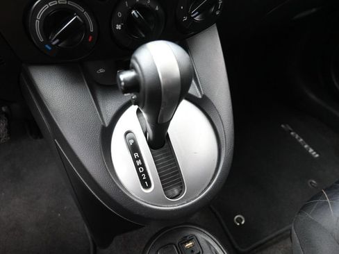 Used 2013 MAZDA MAZDA2 Sport FWD image 15