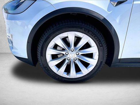 Used 2018 Tesla Model X 100D image 10