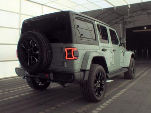 Used 2023 Jeep Wrangler Unlimited Sahara AWD/4WD image 8