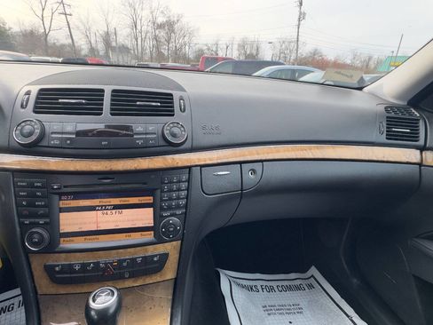 Used 2009 Mercedes-Benz E 350 4MATIC Sedan image 17