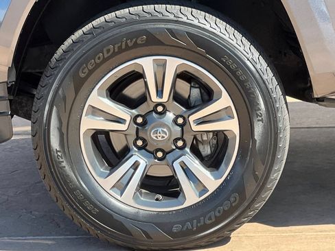 Certified 2019 Toyota Tacoma TRD Sport w/ TRD Premium Sport Package AWD/4WD image 33