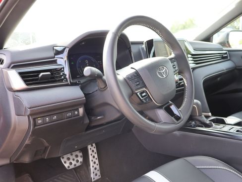 Used 2026 Toyota Camry Hybrid FWD image 20