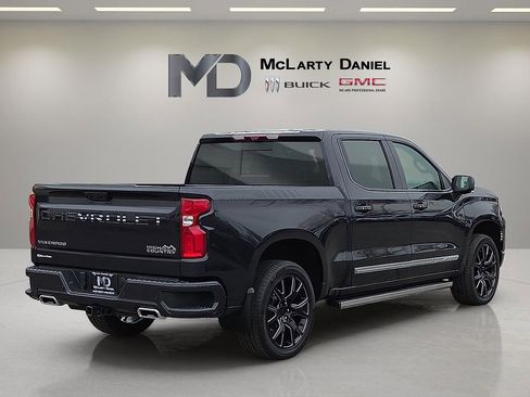 Certified 2023 Chevrolet Silverado 1500 High Country w/ Technology Package image 5
