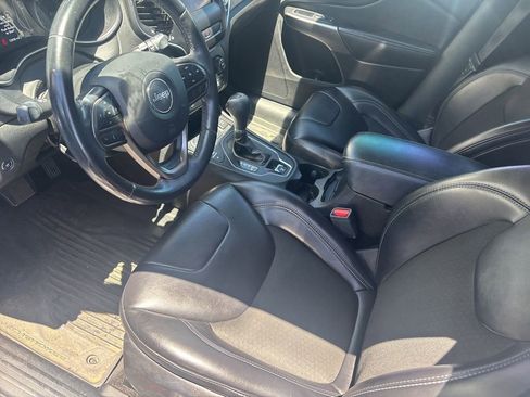 Used 2019 Jeep Cherokee Latitude Plus w/ Comfort/Convenience Group AWD/4WD image 7