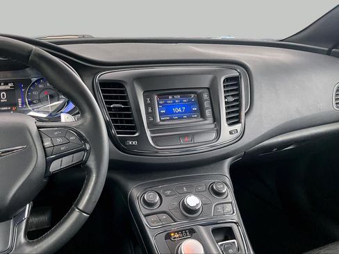 Used 2015 Chrysler 200 S FWD image 7