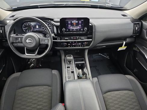 Used 2024 Nissan Pathfinder SV w/ SV Premium Package image 21