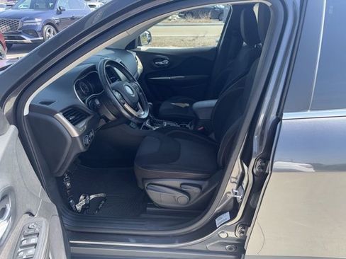 Used 2015 Jeep Cherokee Latitude w/ Cold Weather Group image 3