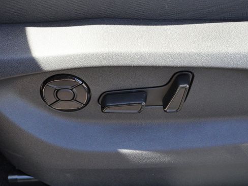 Certified 2025 Volkswagen Tiguan SE AWD/4WD image 20