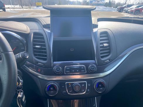 Used 2016 Chevrolet Impala LT w/ Convenience Package image 32