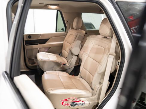 Used 2018 Lincoln Navigator Select w/ Technology Package image 21